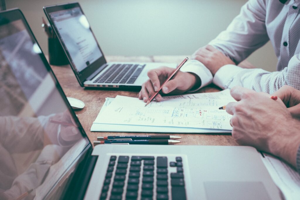 Como contratar serviços especializados sem correr riscos desnecessários